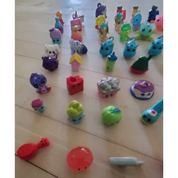 Shopkins Figures Lot of 104 Mixed Seasons , Huge Variety - Picture 5 of 6